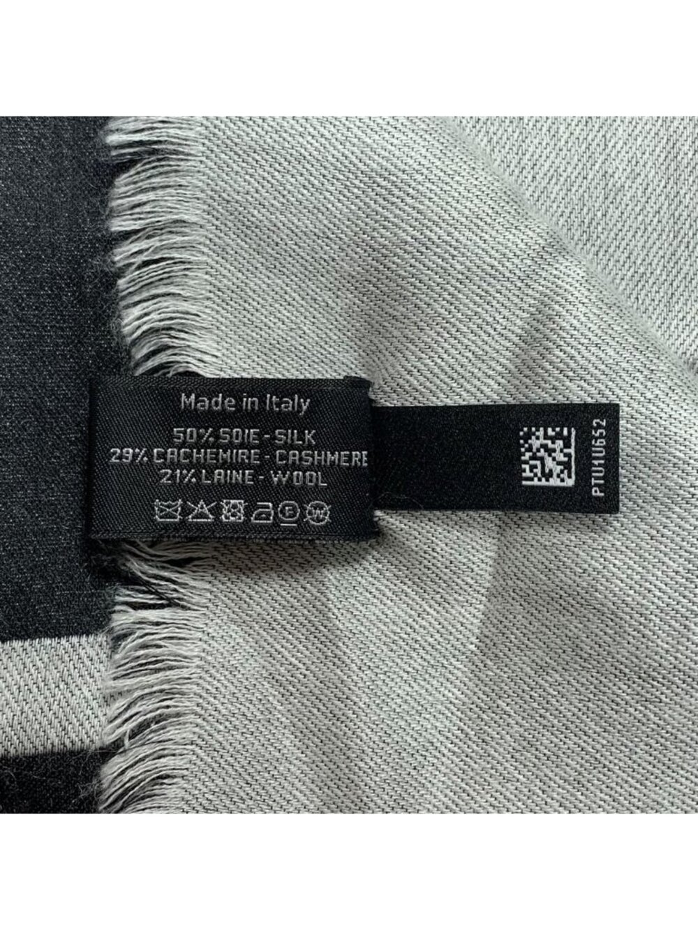 Chanel Coco Large Stole Black Gray - Picture 8 of 9